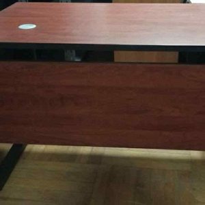 مكتب مدير حرف L  خشب MDF علي شاسيه معدني علب (5سم * 5 سم) دهان اليكتروستاتيك + 2 مداد اسفل القرصة + ستارة خشب امامية - 
مقاس 160 سم × 70 سم بسايد 80سم*40سم