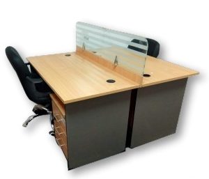 خلية عمل خشب MDF بفواصل زجاجيه(لوجو الشركه)×معدن بفواصل اماميه وجانبيه زجاج وحدة اداراج متحركة 3درج مقاس 100 سم × 60 سم المقاس والسعر للفرد.